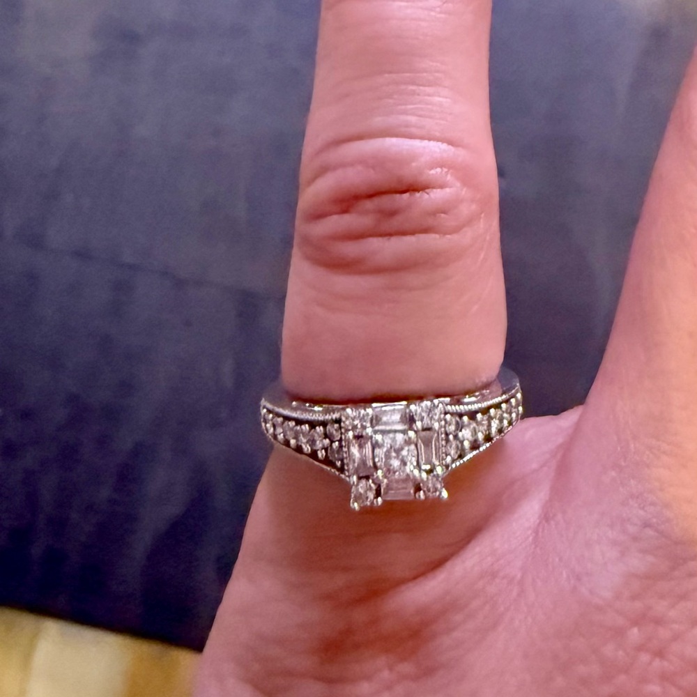 Elegant Silver Women's Ring